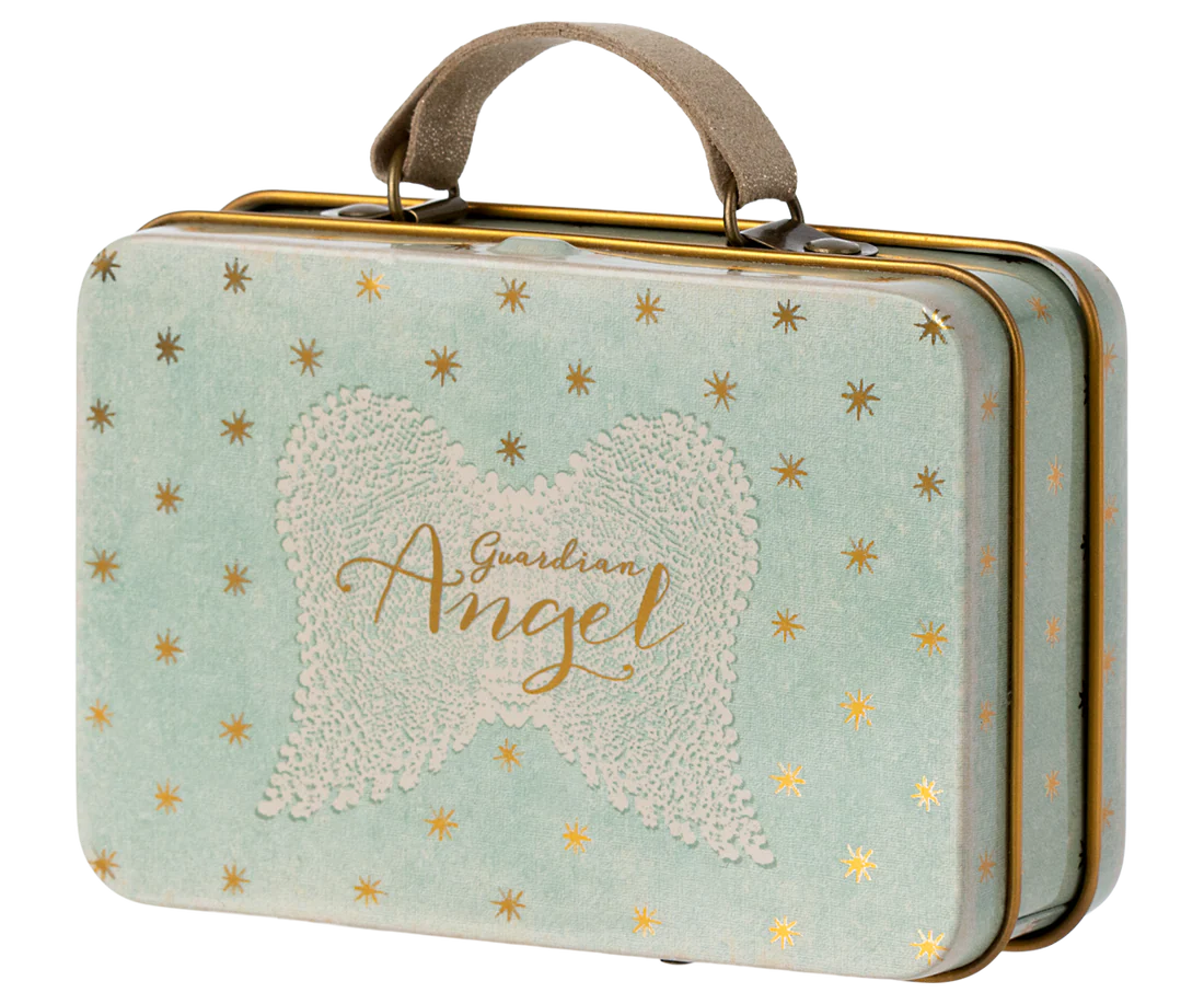 Ángel ratón en maleta, Hermanita