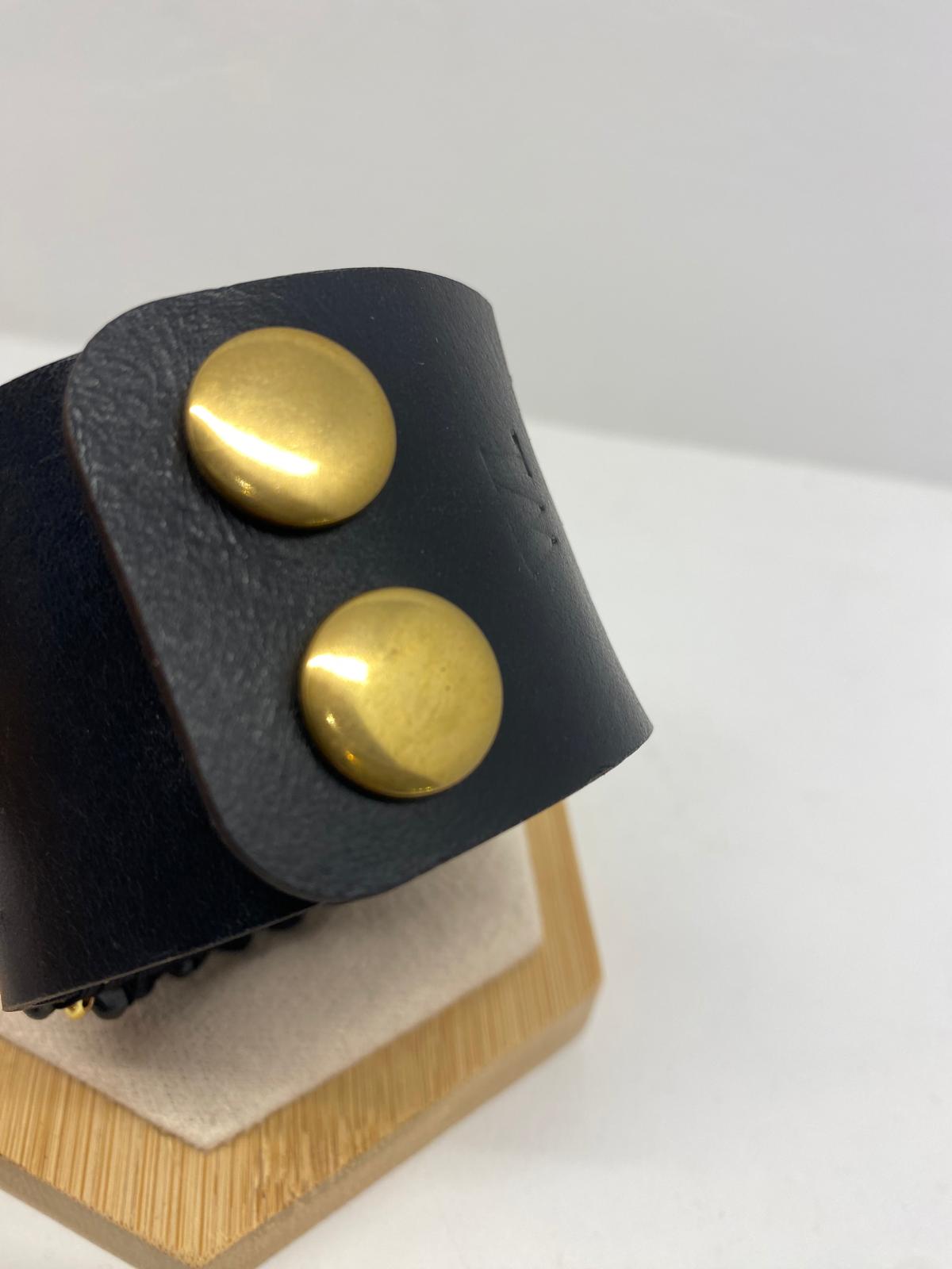 Pulsera de piel con piedras