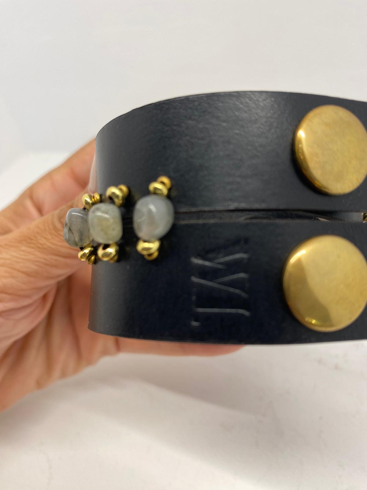 Pulsera de piel con piedras