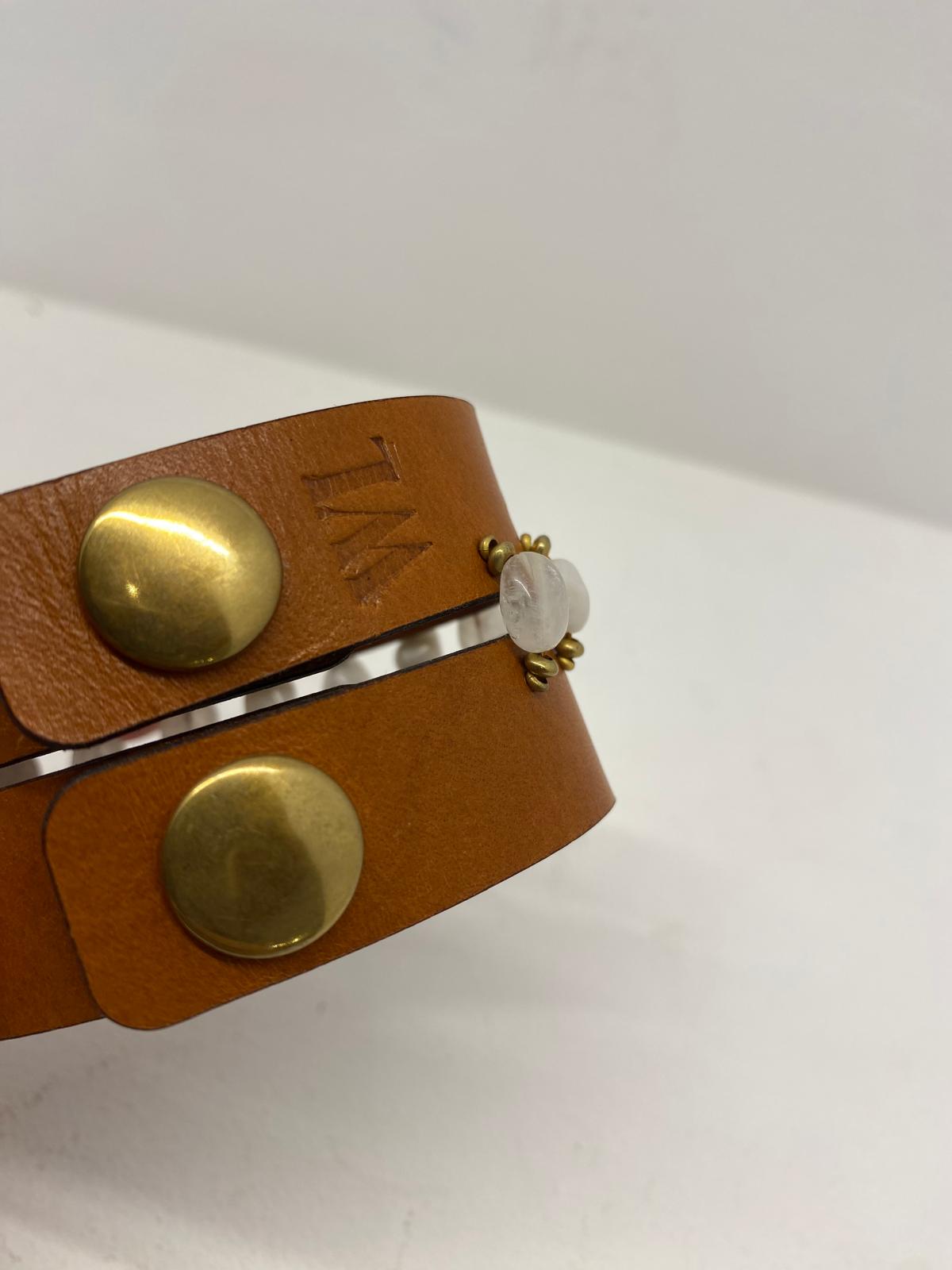 Pulsera de piel con piedras